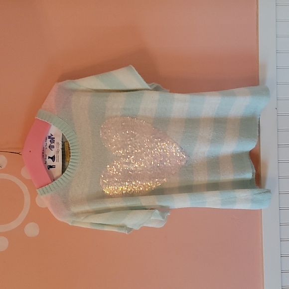 1 left! Rare wildfox white label heart sweater. In size Small - Picture 3 of 8